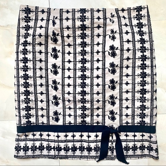 Nanette Lepore embroidered crochet pencil skirt tan neutral floral with bow - Picture 10 of 10